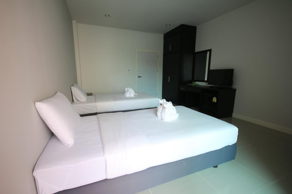 Karon Sea Side Hotel Room photo